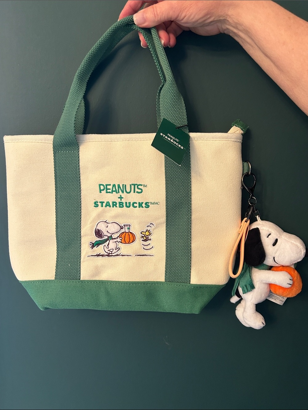 NWT Starbucks x PEANUTS 🥜 💚 ‼️ Canvas Tote + Snoopy Plush Bag Charm SET